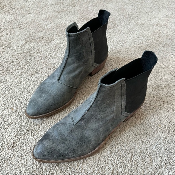 FREE PEOPLE Dark Horse Gray Leather Distressed Western Chelsea Ankle Boots 38 - Picture 9 of 9